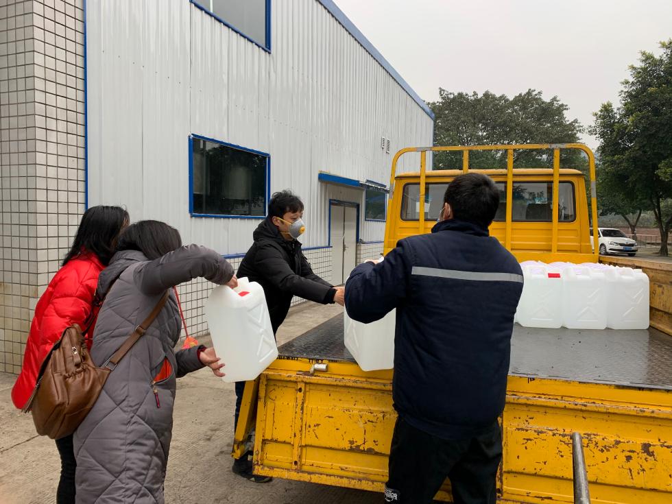 疫情期间捐赠酒精、消毒液